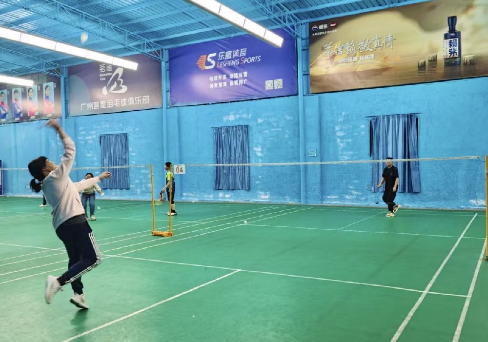 TEAM BONDING: SMASH IT LIKE A PRO!