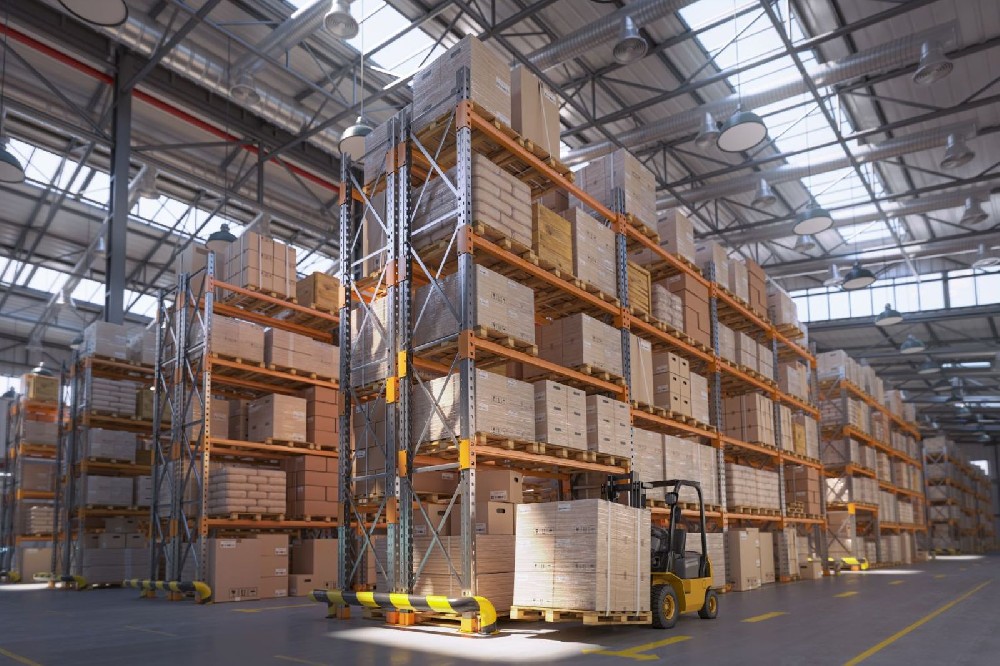 Warehousing vacancies hit new peak, but larger facilities still needed