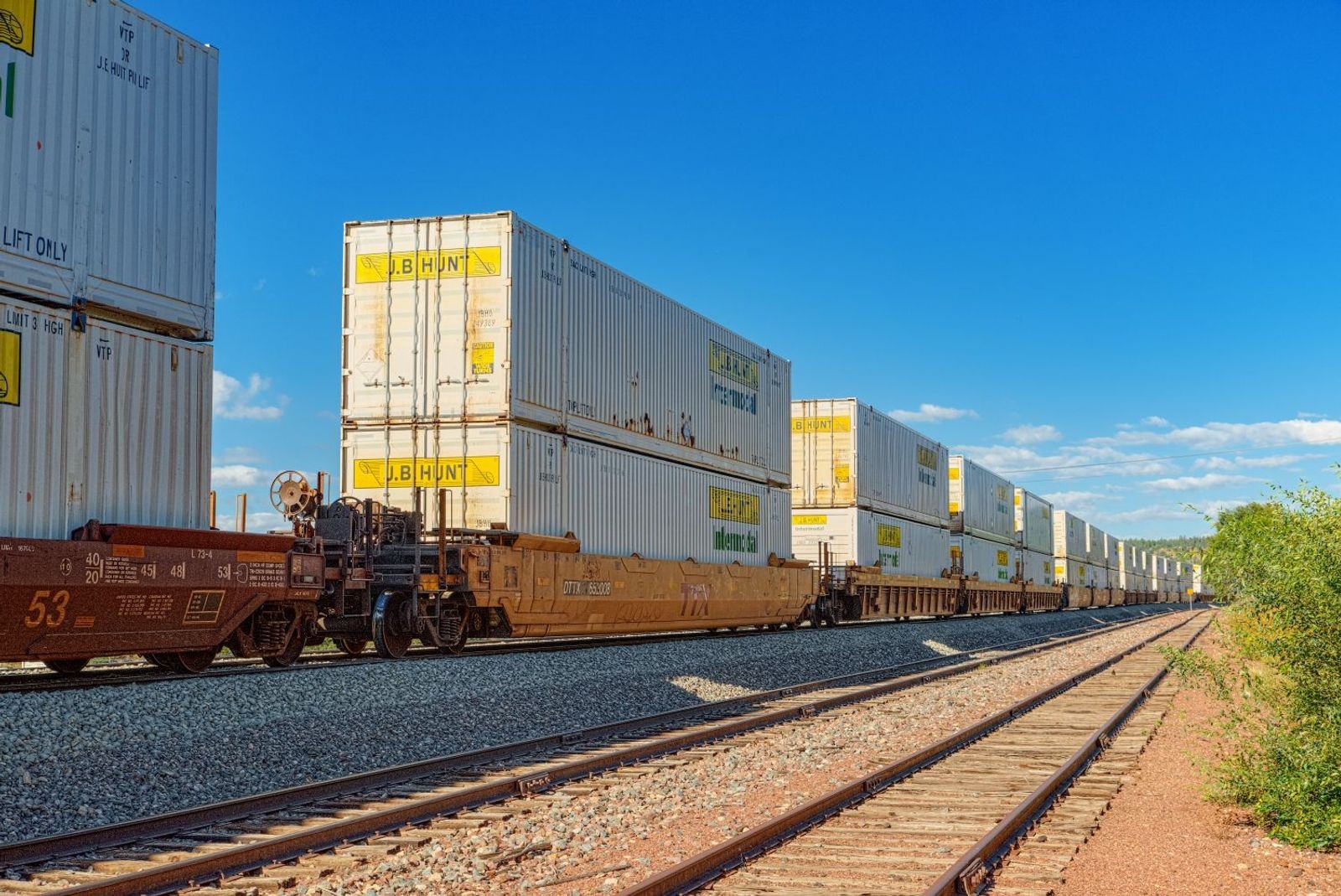 Shippers saved record on intermodal in Q2 amid truckload rate hikes
